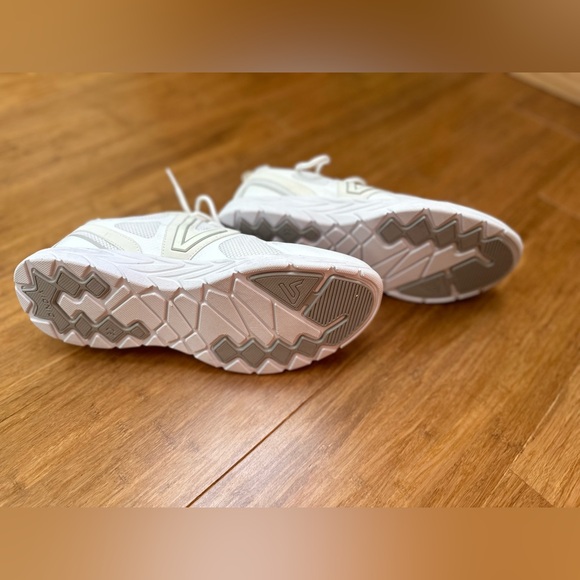 Vionic Sneakers - Picture 2 of 5